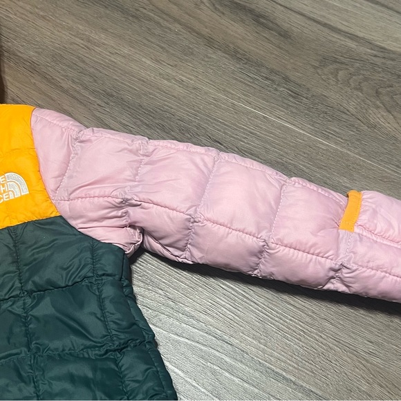 The North Face Baby 3-6 Months Thermoball One Piece Snowsuit Colorblock Lined - Picture 7 of 9
